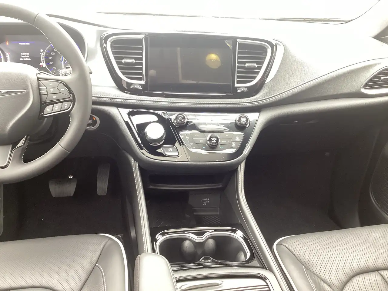 Chrysler Pacifica снимка Chrysler Pacifica
