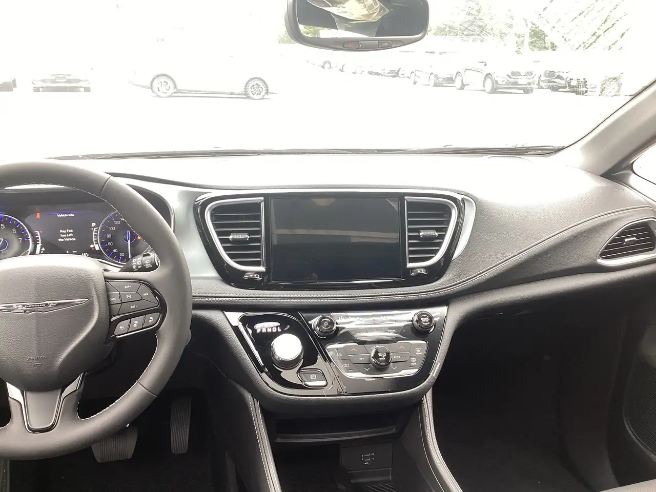 Chrysler Pacifica снимка Chrysler Pacifica