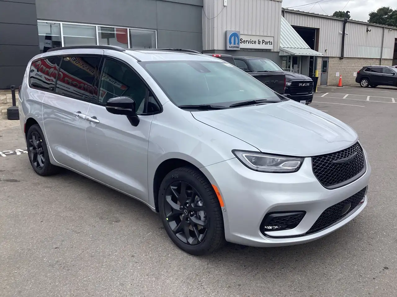 Chrysler Pacifica снимка Chrysler Pacifica