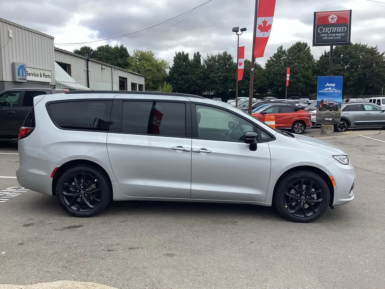 Chrysler Pacifica снимка Chrysler Pacifica