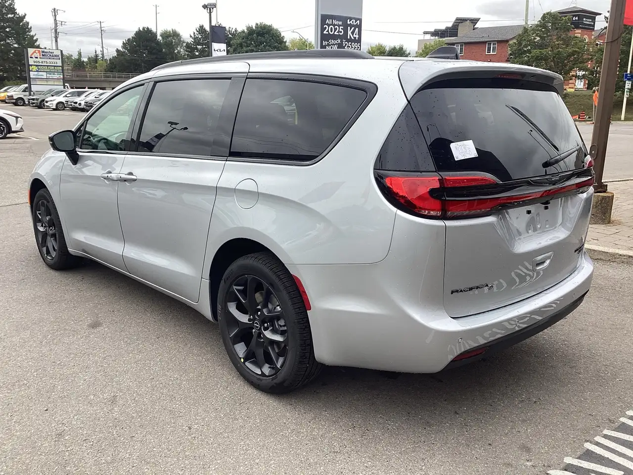 Chrysler Pacifica снимка Chrysler Pacifica
