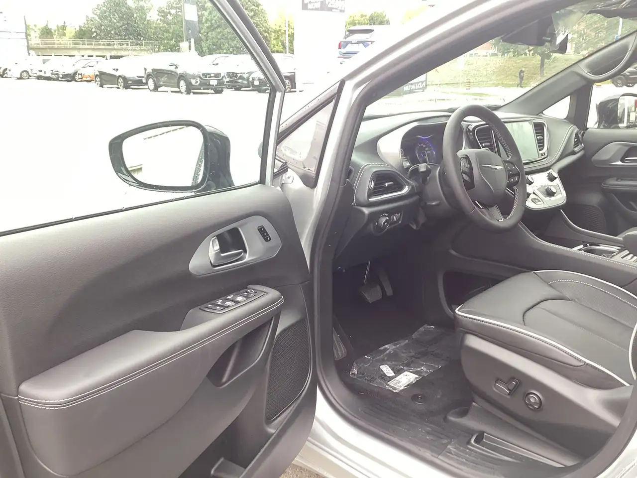 Chrysler Pacifica снимка Chrysler Pacifica
