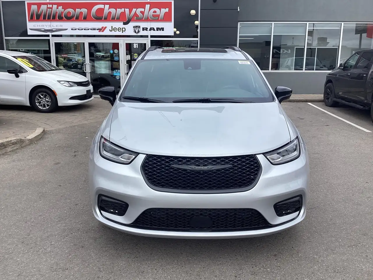 Chrysler Pacifica снимка Chrysler Pacifica