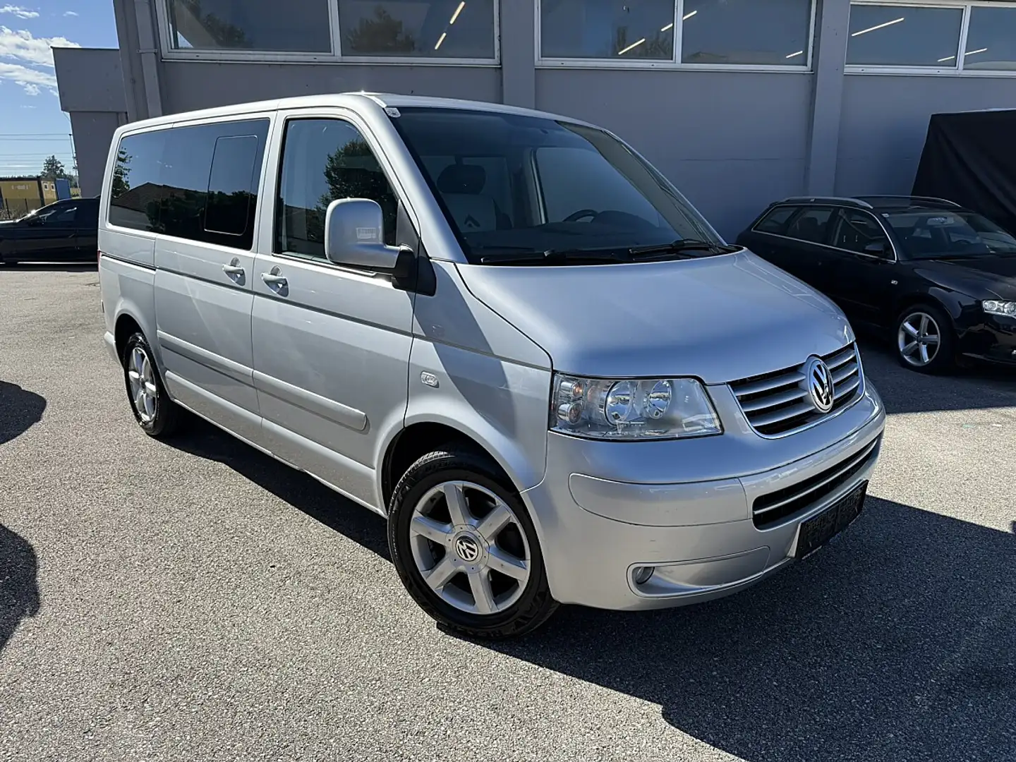 Volkswagen Sonstige Multivan Atlantis 2,5 TDI Tiptronic D-PF Silber - 2