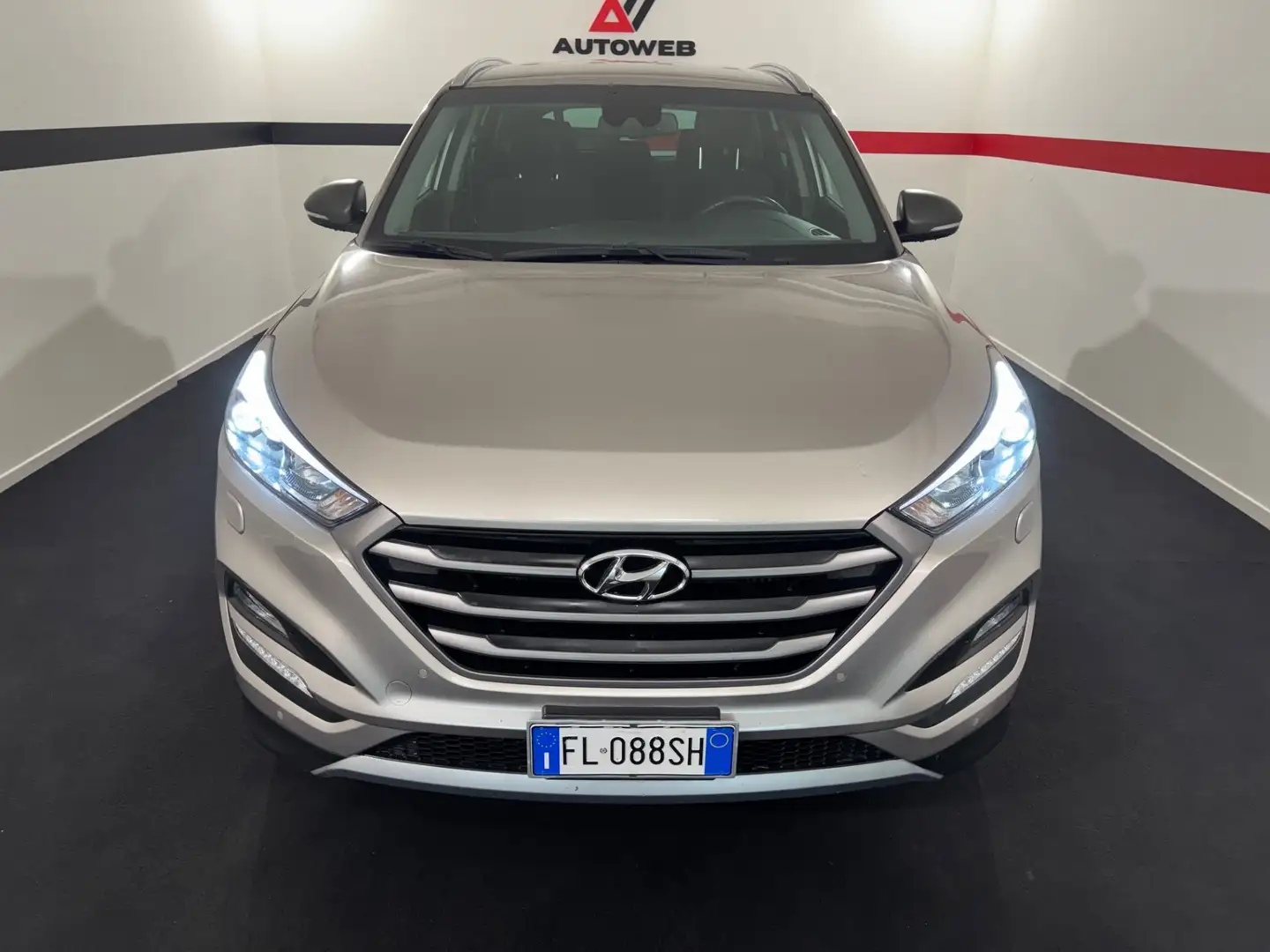 Hyundai TUCSON 1.7 CRDi DCT Sound Edition Bronze - 2