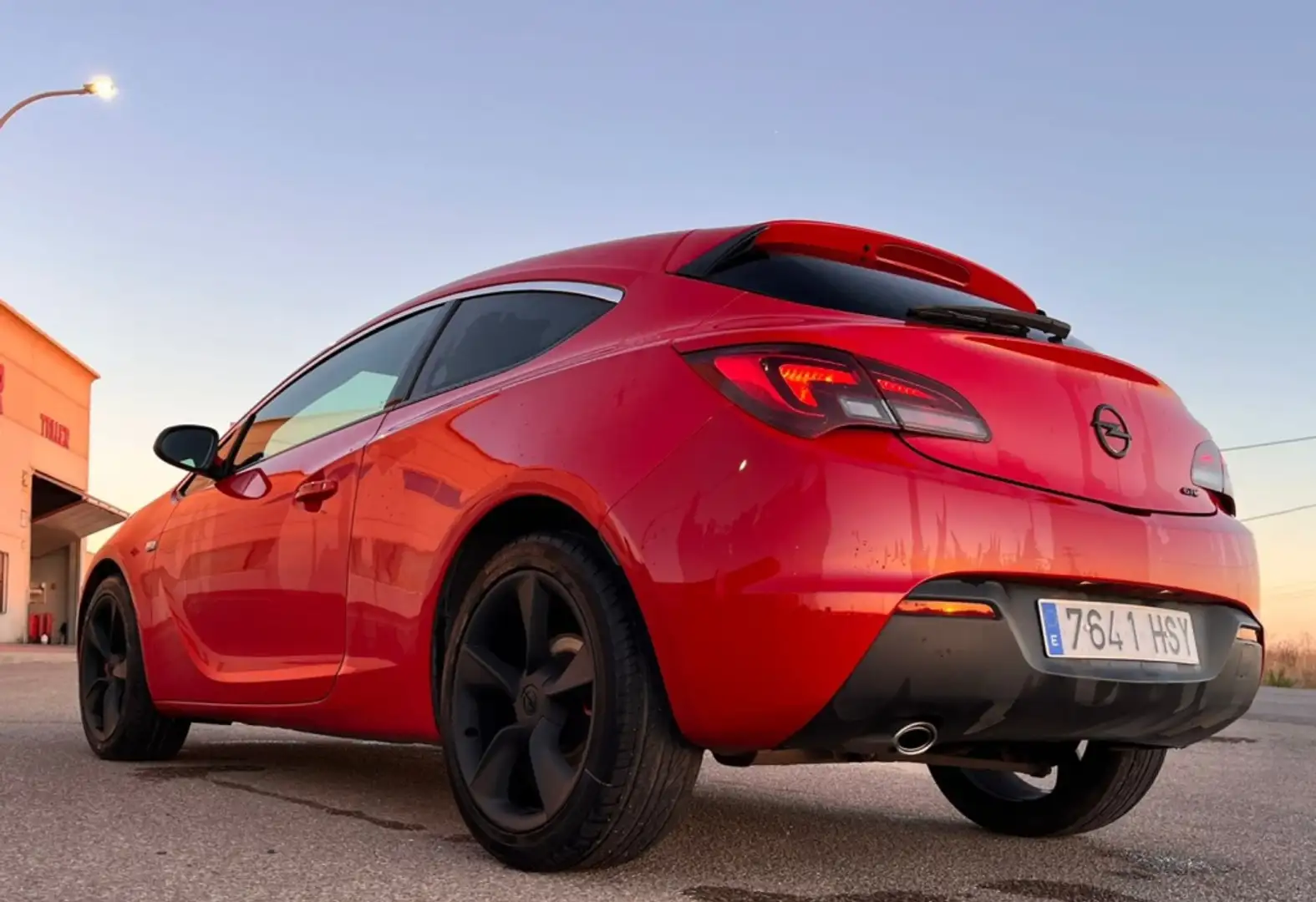 Opel Astra GTC 1.4 T S/S Sportive Rojo - 2