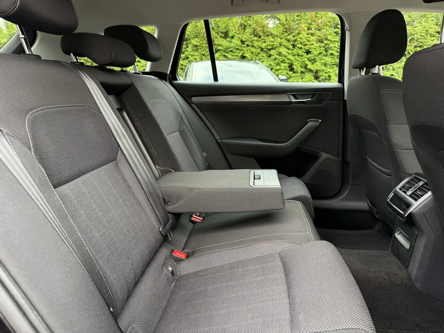 Skoda Superb Combi PHEV iV Edition Aut., Trekhaak | Navi & CarP Noir - 2