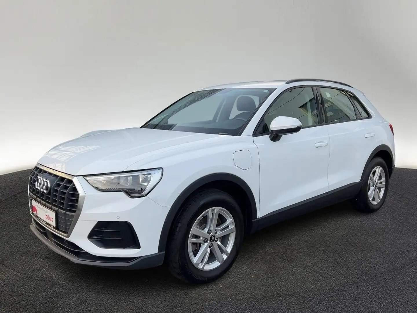 Audi Q3 45 TFSI e S tronic AHK Kamera Sitzhzg Virtual Weiß - 2
