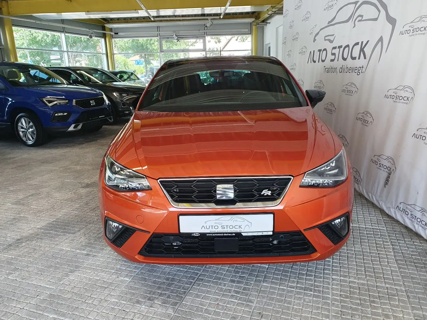SEAT Ibiza FR 1.0TSI Black Edition LED Nav Pano beats Oranje - 2