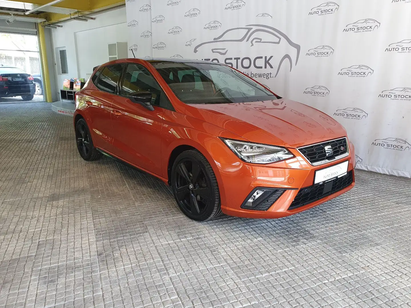SEAT Ibiza FR 1.0TSI Black Edition LED Nav Pano beats Oranje - 1