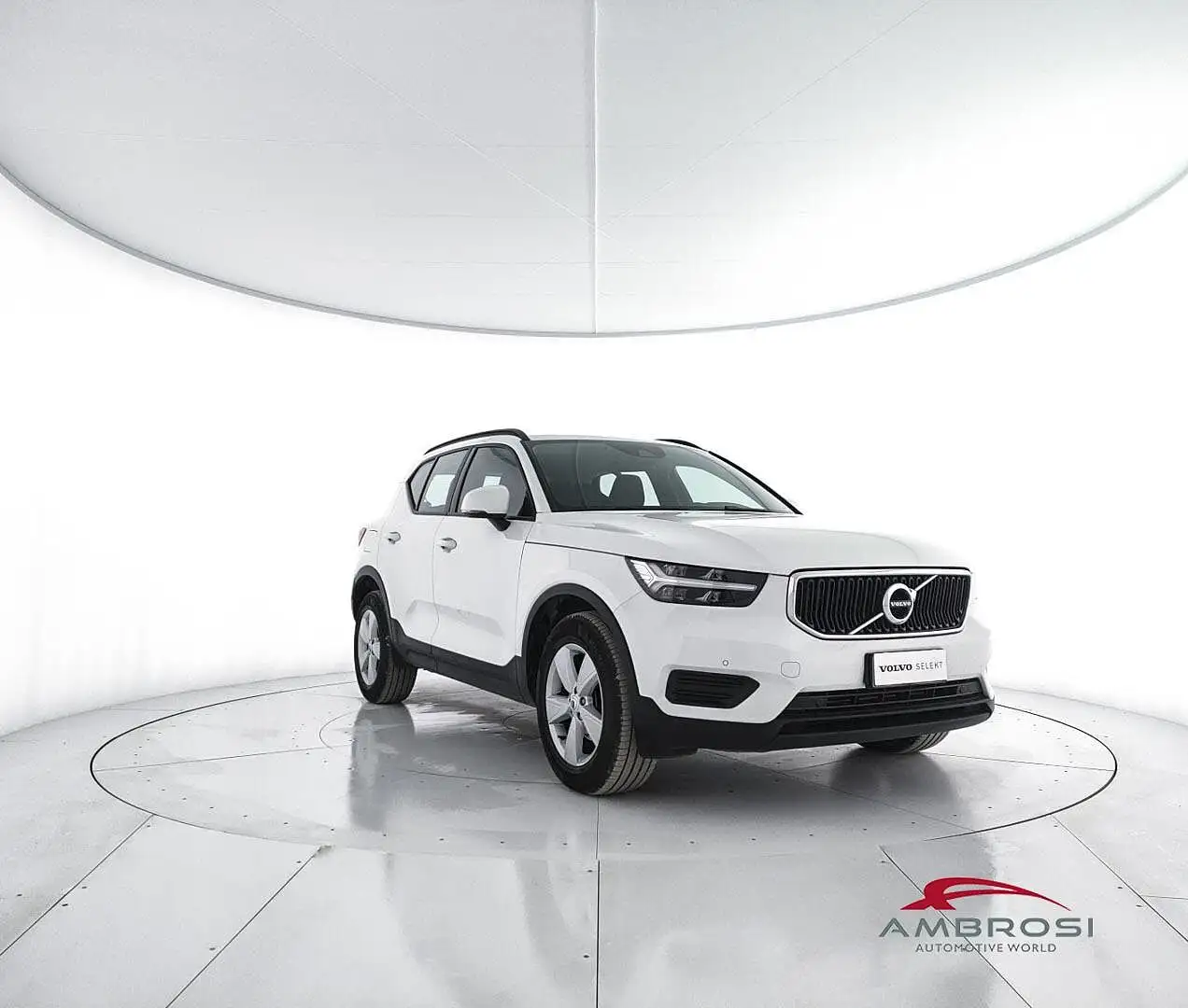 Volvo XC40 T2 Momentum Core Bianco - 2