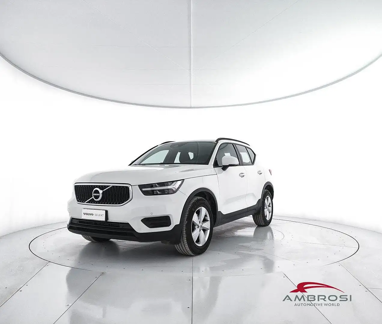 Volvo XC40 T2 Momentum Core Bianco - 1