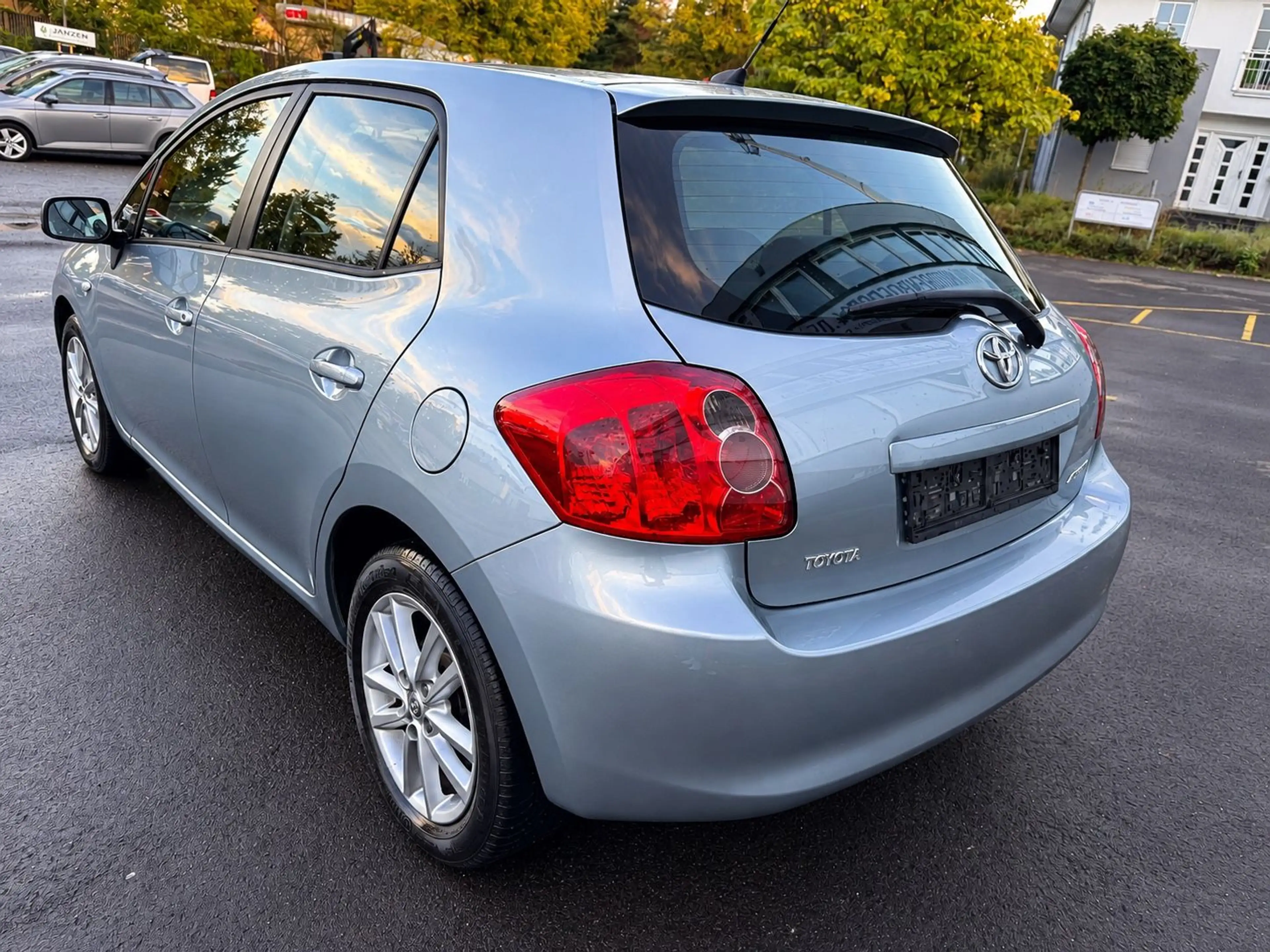 Toyota Auris Life — photo 5
