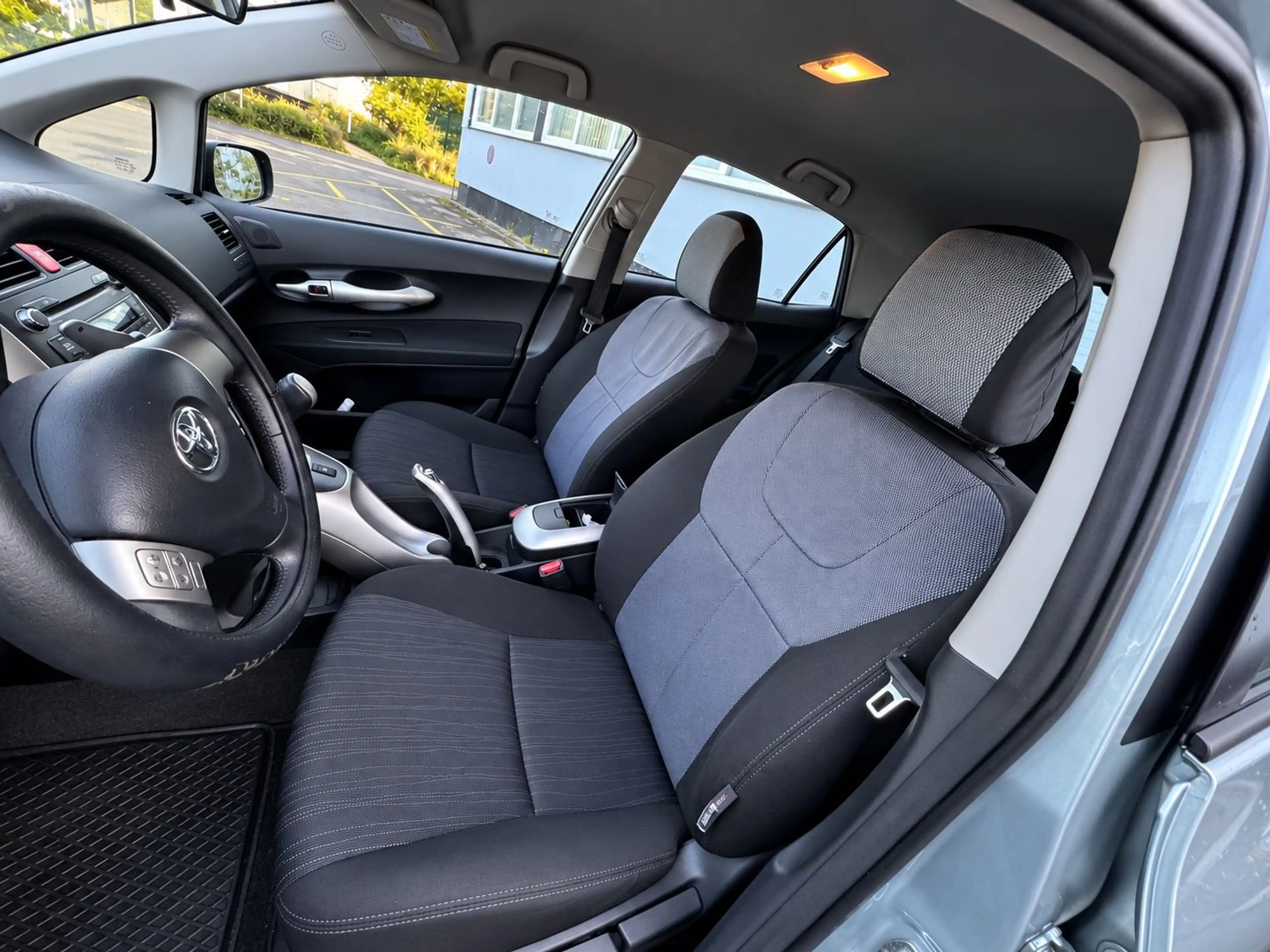 Toyota Auris Life — photo 6
