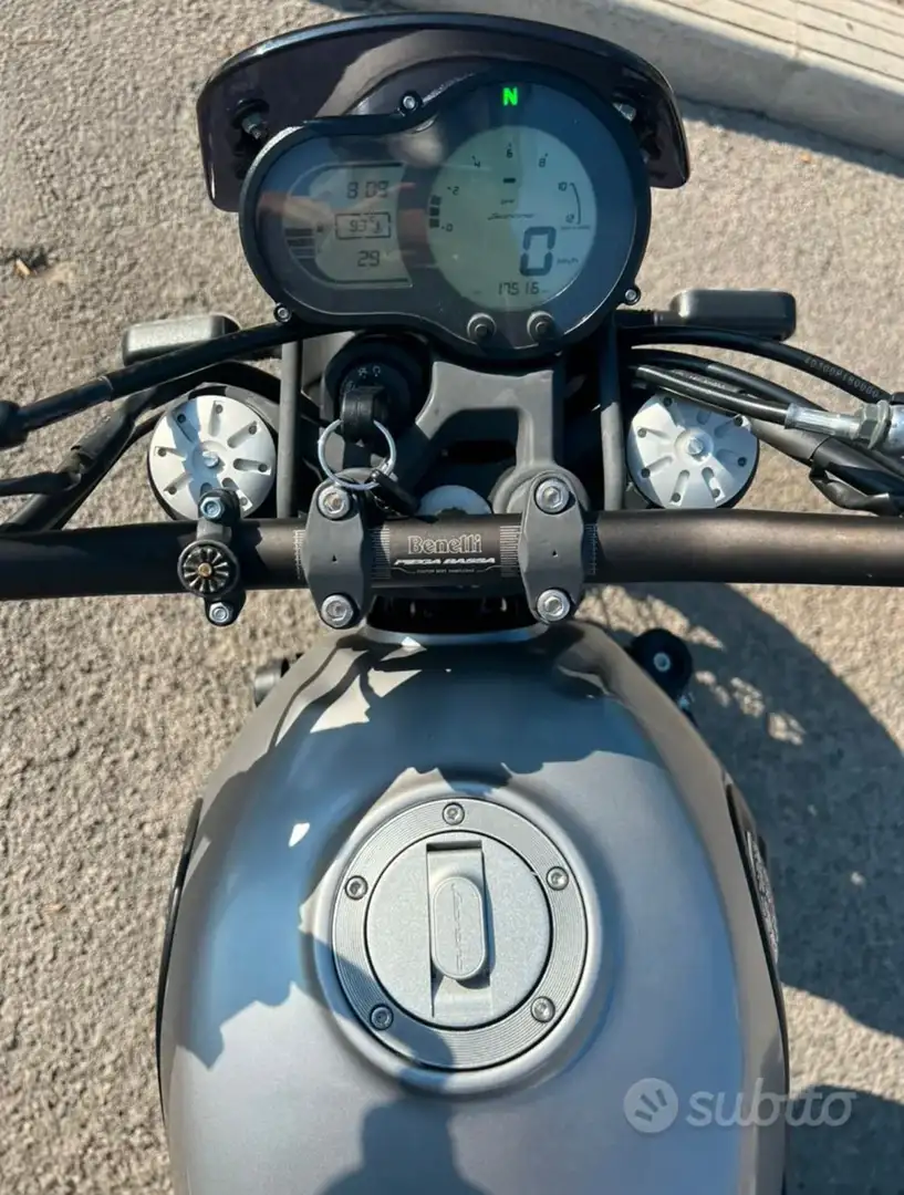 Benelli Leoncino Trail Grau - 1