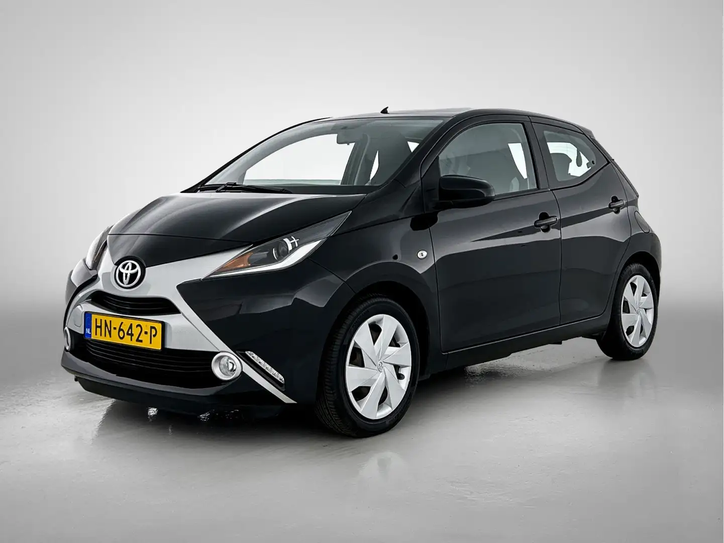 Toyota Aygo 1.0 VVT-i x-play | Airco | Camera | Zwart - 1