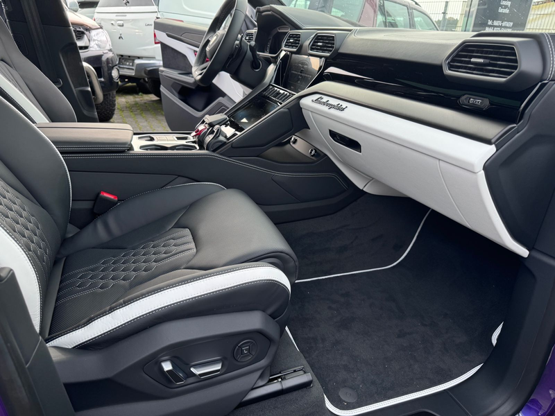 Lamborghini Urus S"Viola Mithras-Nero Ade -Rent possible — photo 11