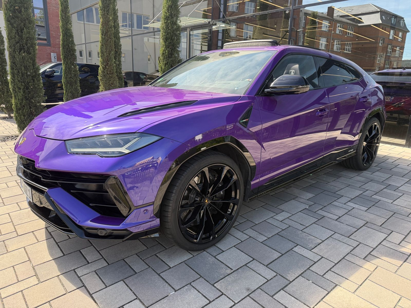 Lamborghini Urus S"Viola Mithras-Nero Ade -Rent possible