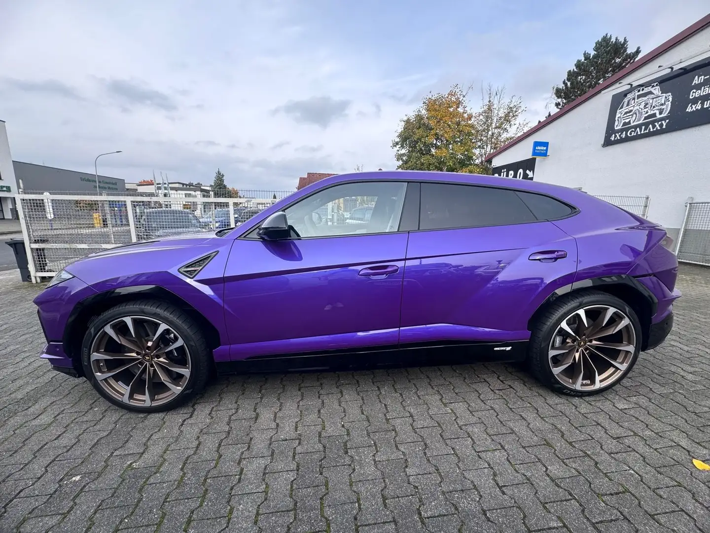 Lamborghini Urus S"Viola Mithras-Nero Ade Acrapovich Violett - 2