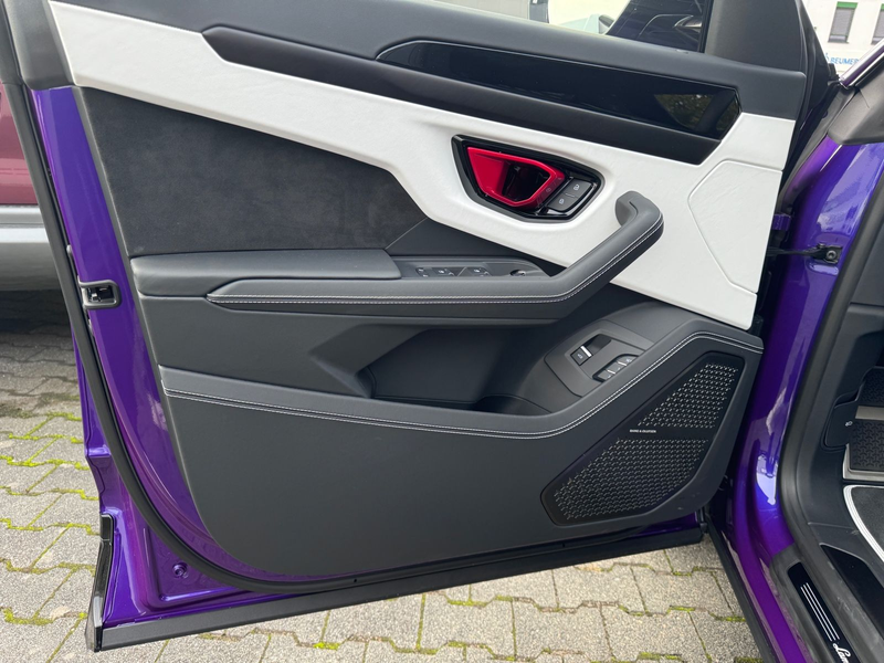Lamborghini Urus S"Viola Mithras-Nero Ade -Rent possible — photo 13