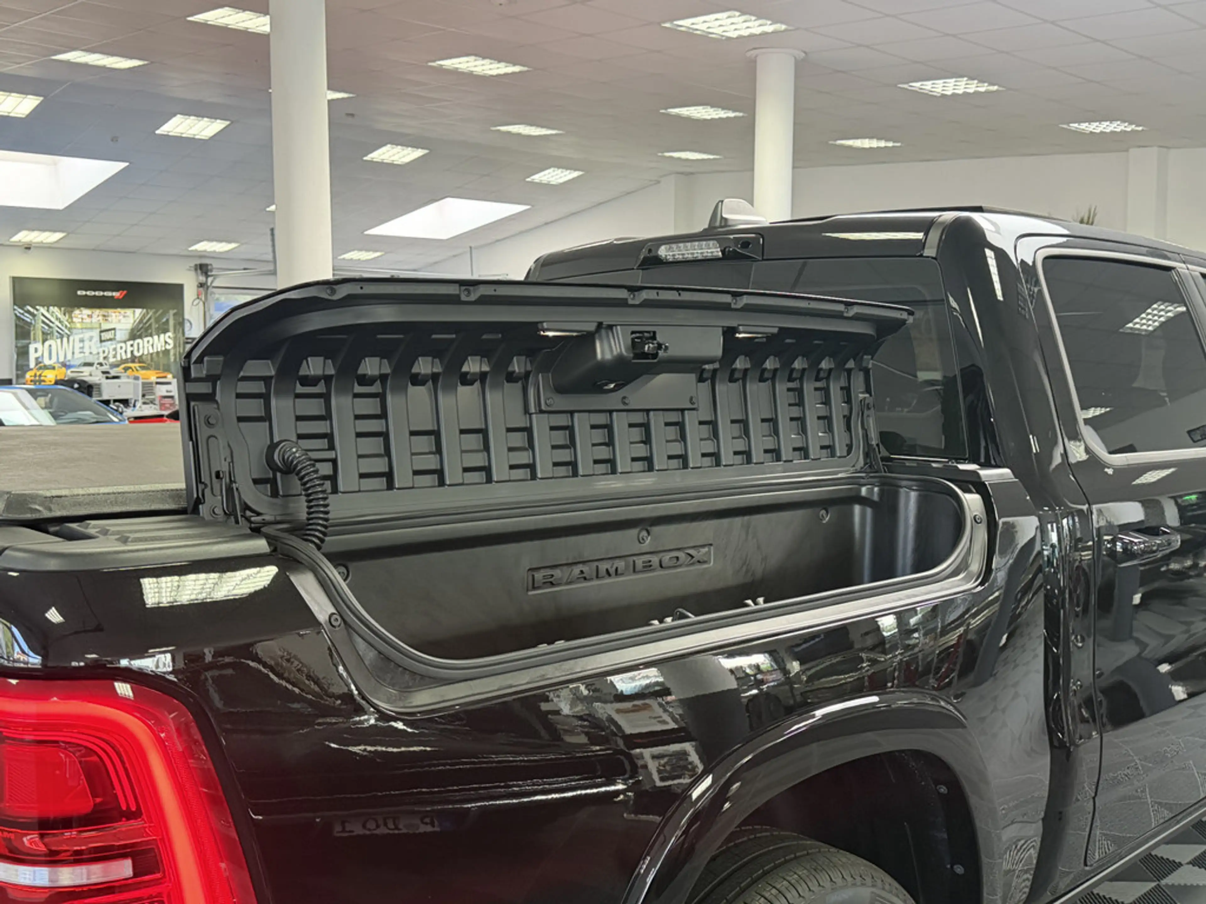 Dodge RAM 1500 Limited Night 5.7L V8, MY26 SOFORT — photo 10