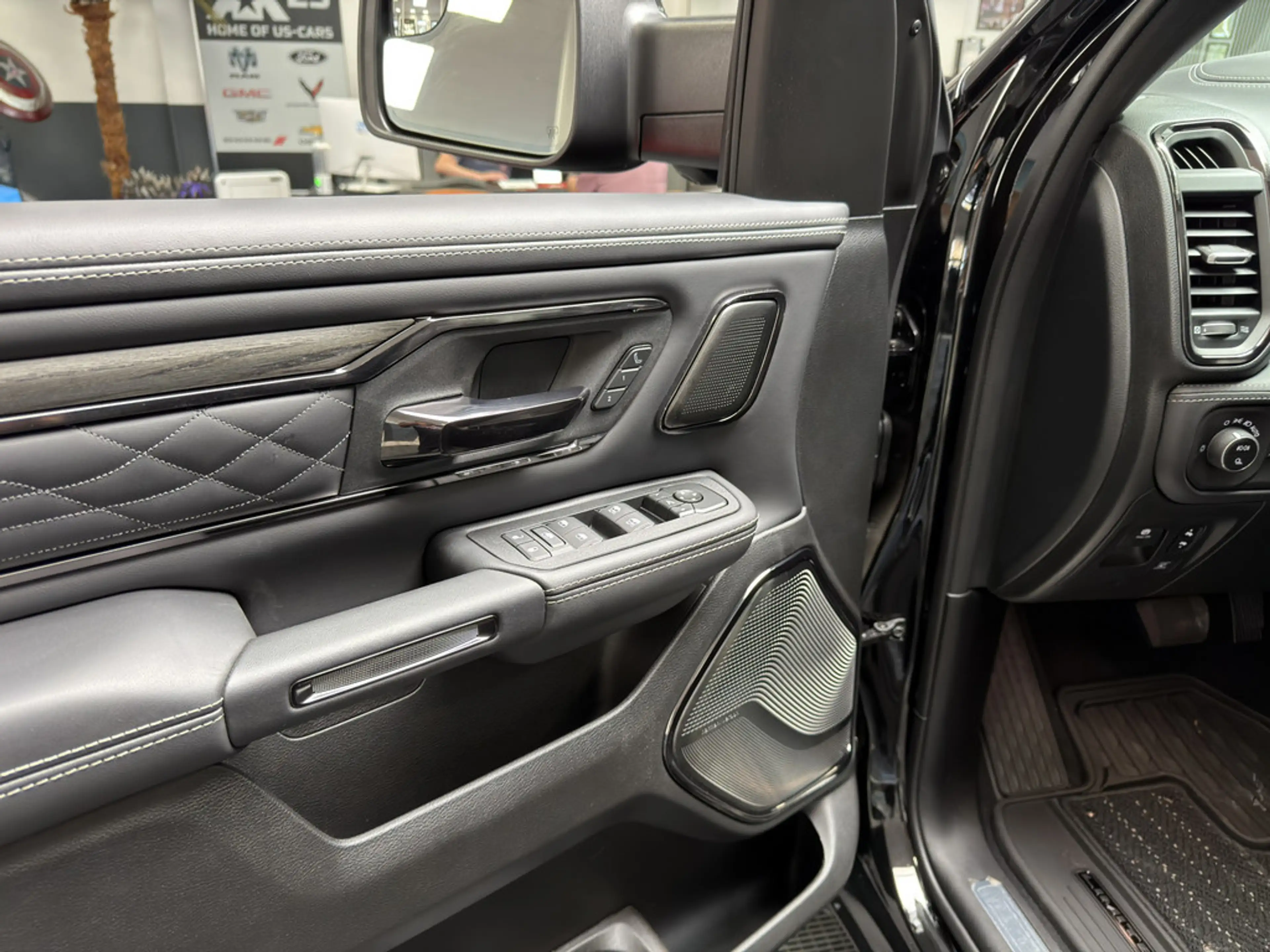 Dodge RAM 1500 Limited Night 5.7L V8, MY26 SOFORT — photo 11