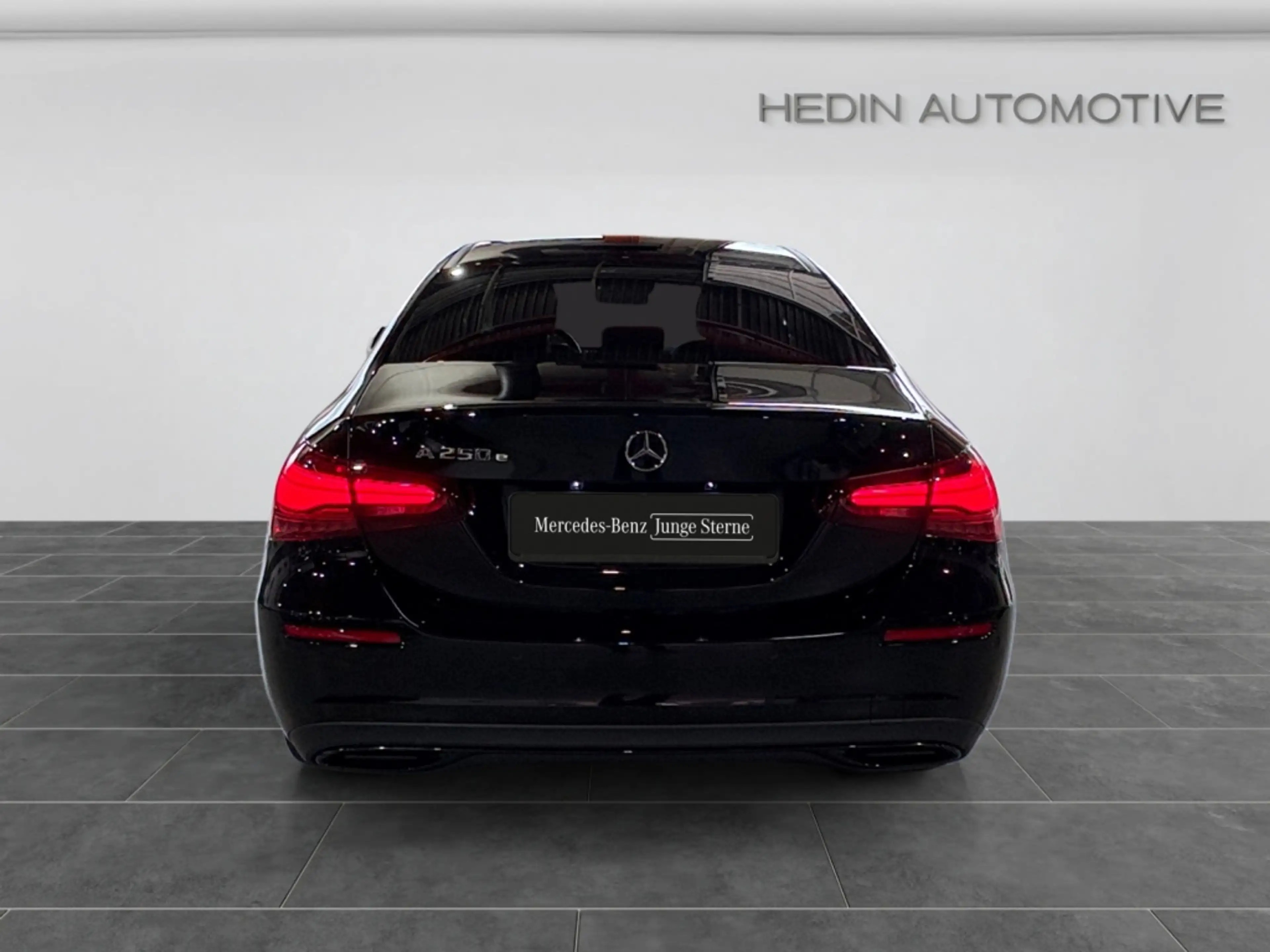Mercedes-Benz A 250 e Limousine mit EQ Hybrid Technologie AMBI — photo 5