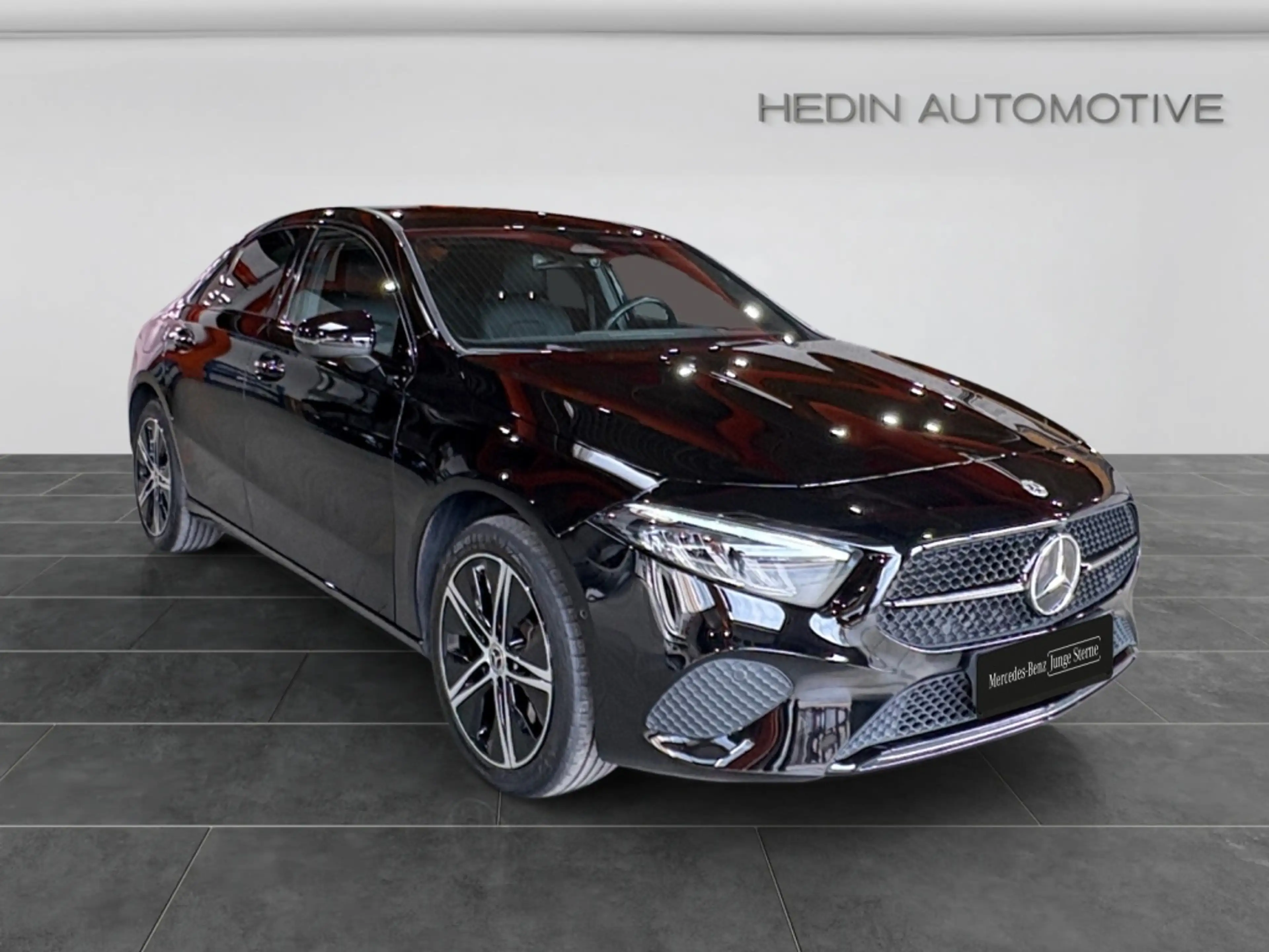 Mercedes-Benz A 250 e Limousine mit EQ Hybrid Technologie AMBI — photo 8
