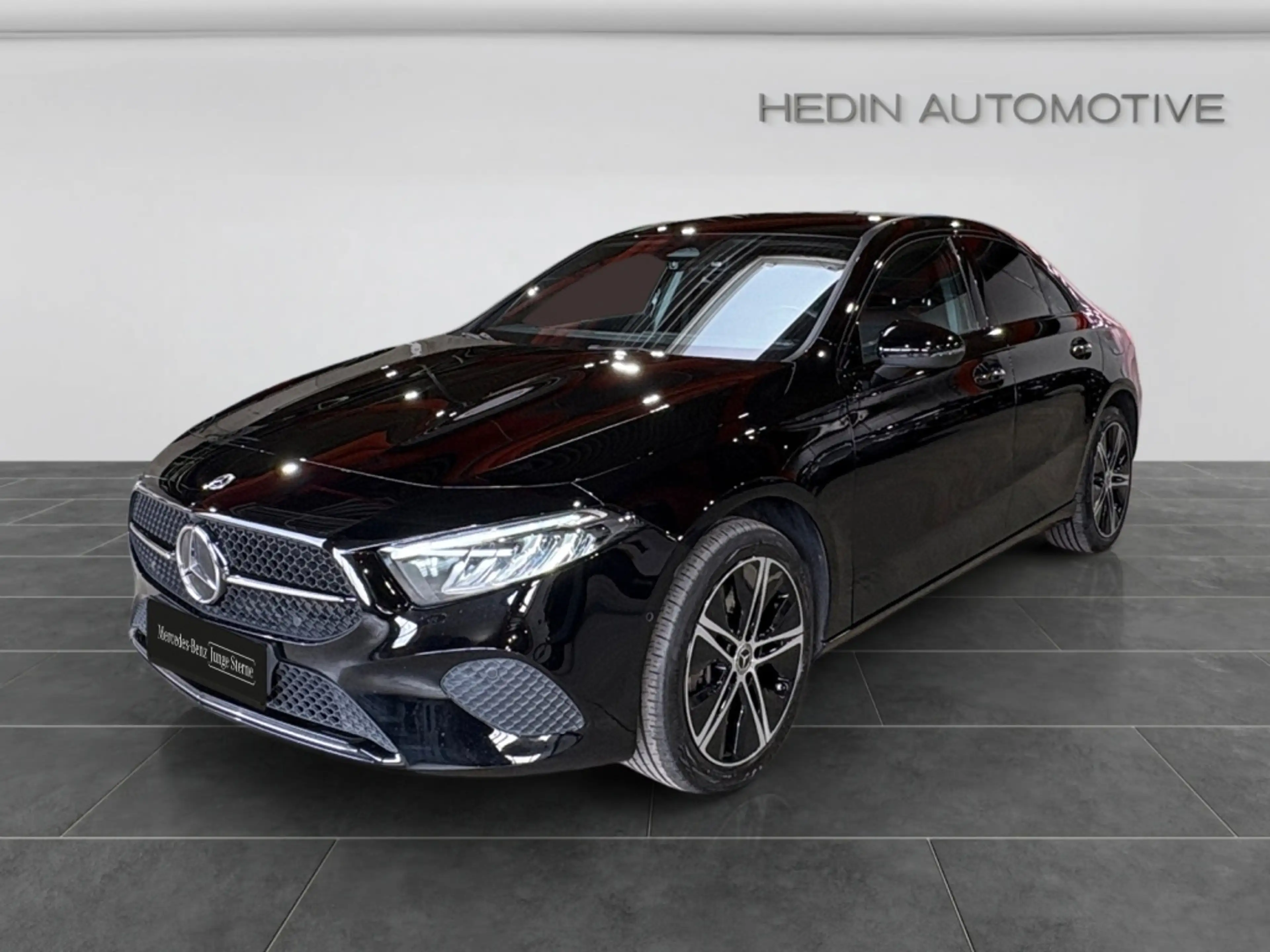 Mercedes-Benz A 250 e Limousine mit EQ Hybrid Technologie AMBI — photo 2