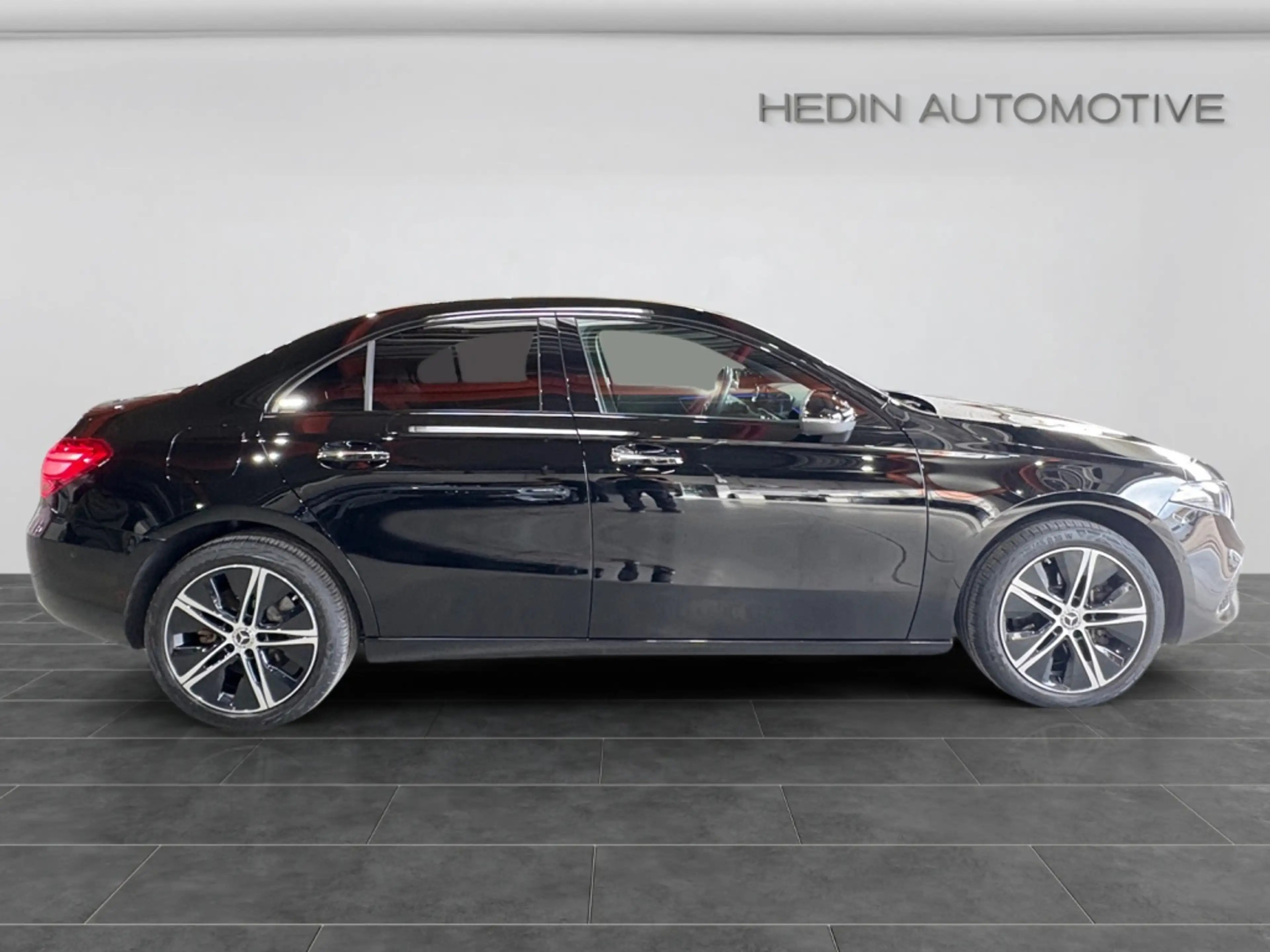 Mercedes-Benz A 250 e Limousine mit EQ Hybrid Technologie AMBI — photo 7