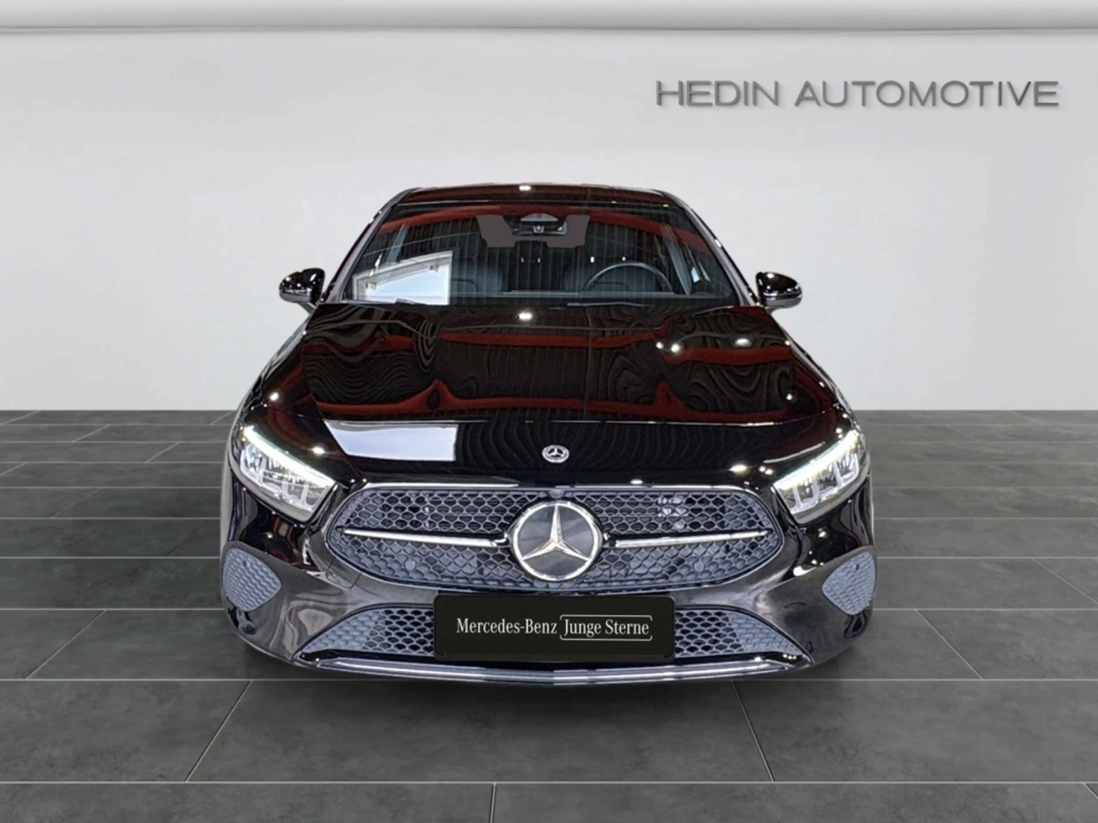 Mercedes-Benz A 250 e Limousine mit EQ Hybrid Technologie AMBI — photo 9