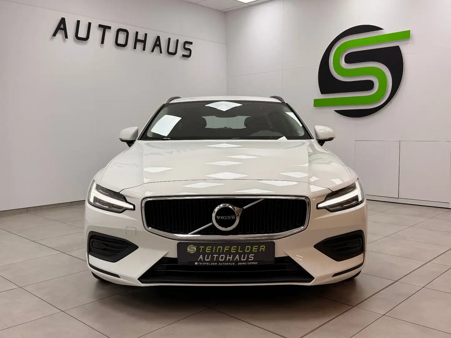 Volvo V60 Kombi Momentum Pro KAMERA / SPUR / TEMPOMAT Weiß - 2