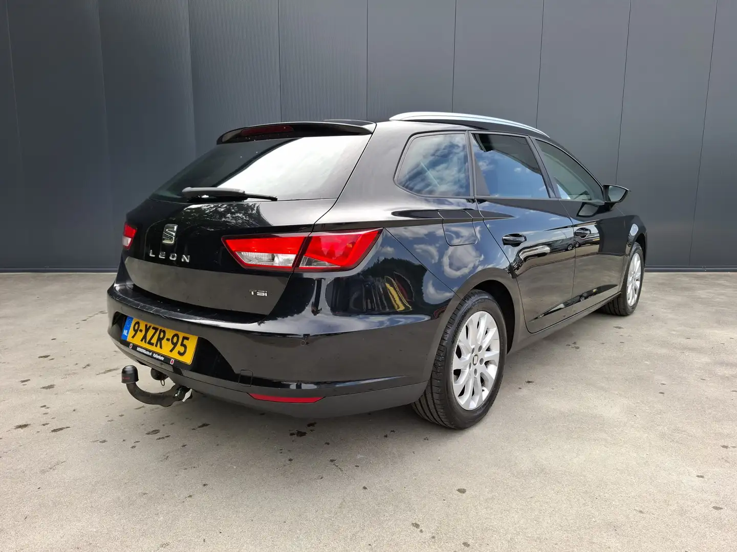 SEAT Leon ST 1.2 TSI Style NAVI CRUISE ECC TREKHAAK Zwart - 2