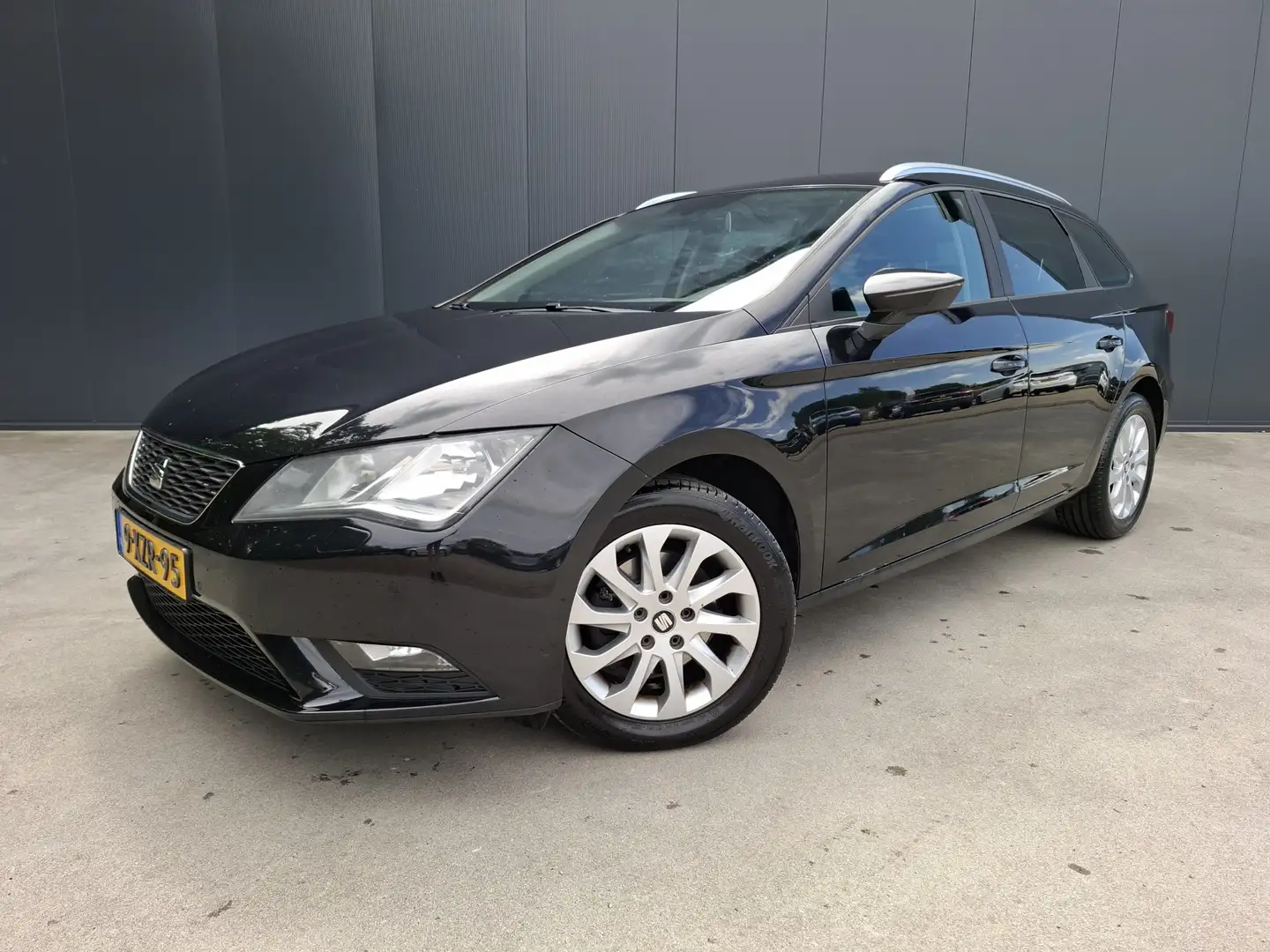 SEAT Leon ST 1.2 TSI Style NAVI CRUISE ECC TREKHAAK Zwart - 1