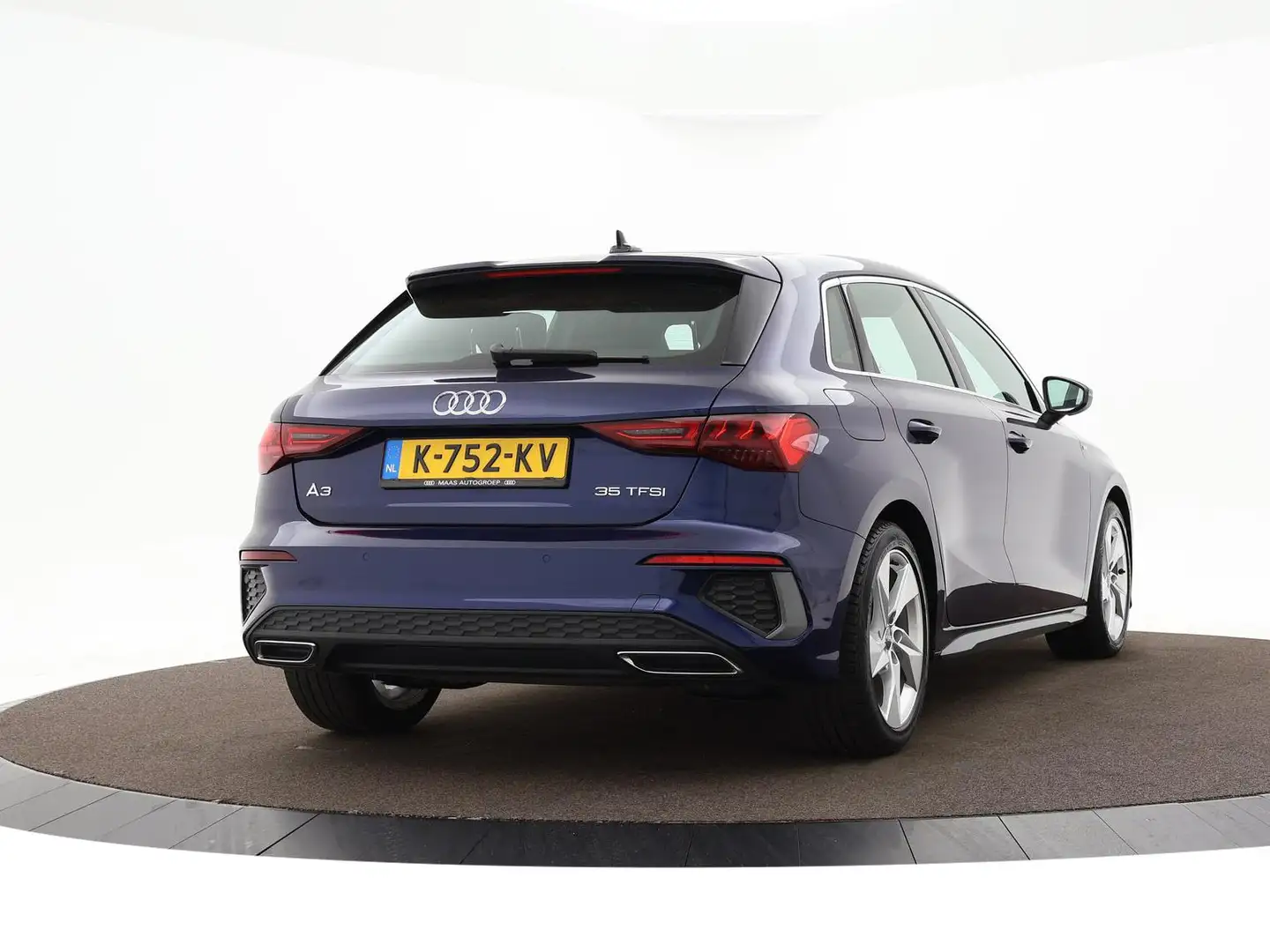Audi A3 Sportback 35 Tfsi 150pk S-tronic S edition · Apple Blauw - 2