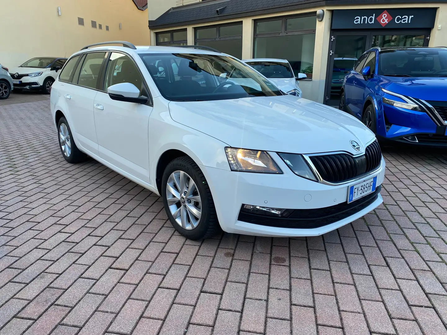 Skoda Octavia Octavia Wagon 2.0 tdi Executive 150cv dsg Blanc - 2