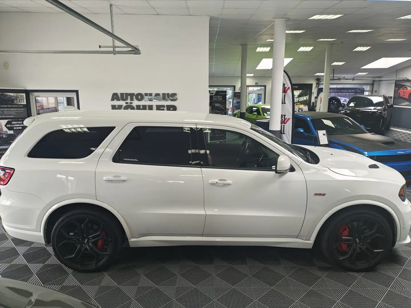 Dodge Durango SRT 22 Zoll Captian Chairs Bianco - 2