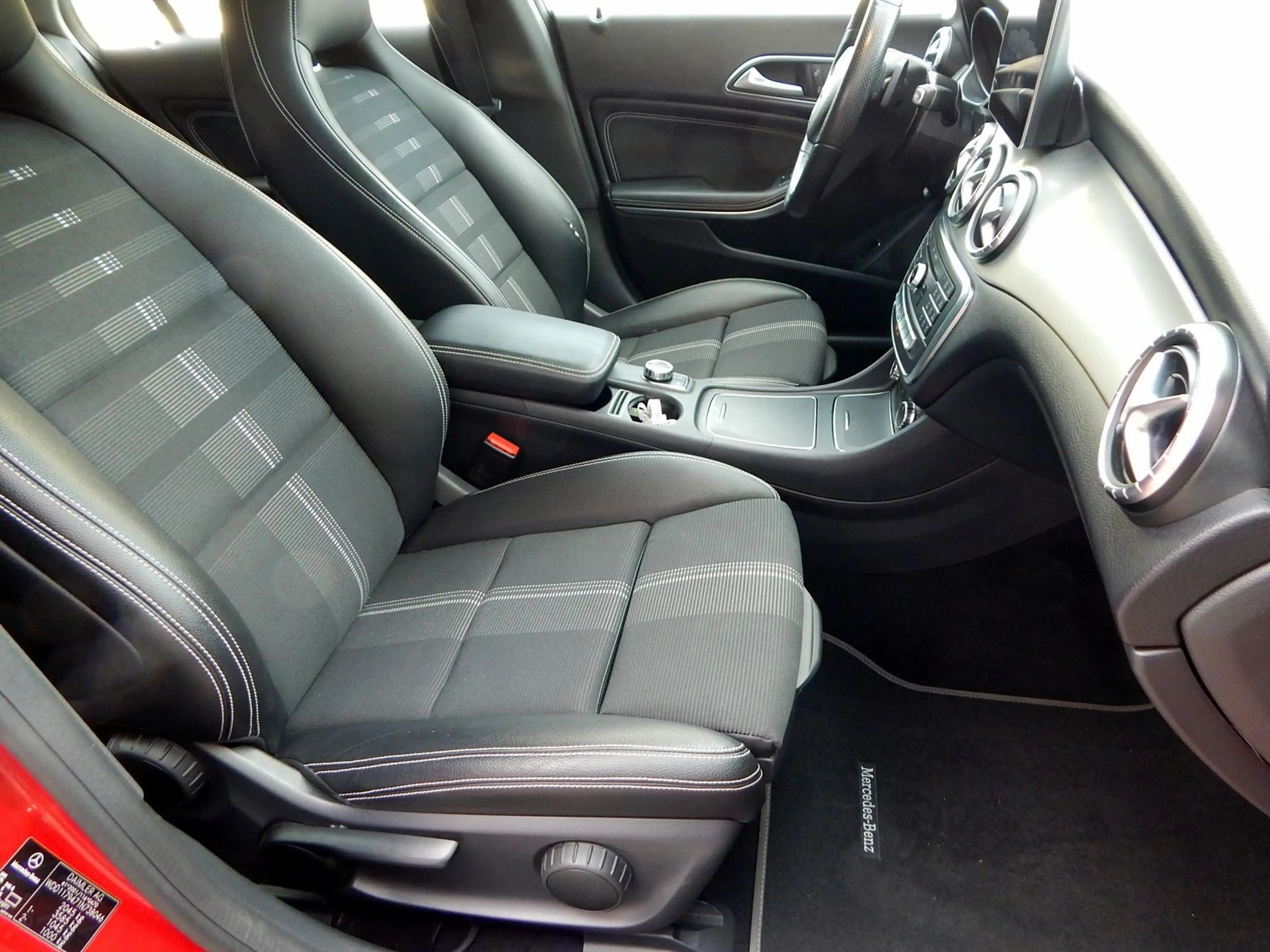 Mercedes-Benz CLA 220 4Matic Urban — photo 6
