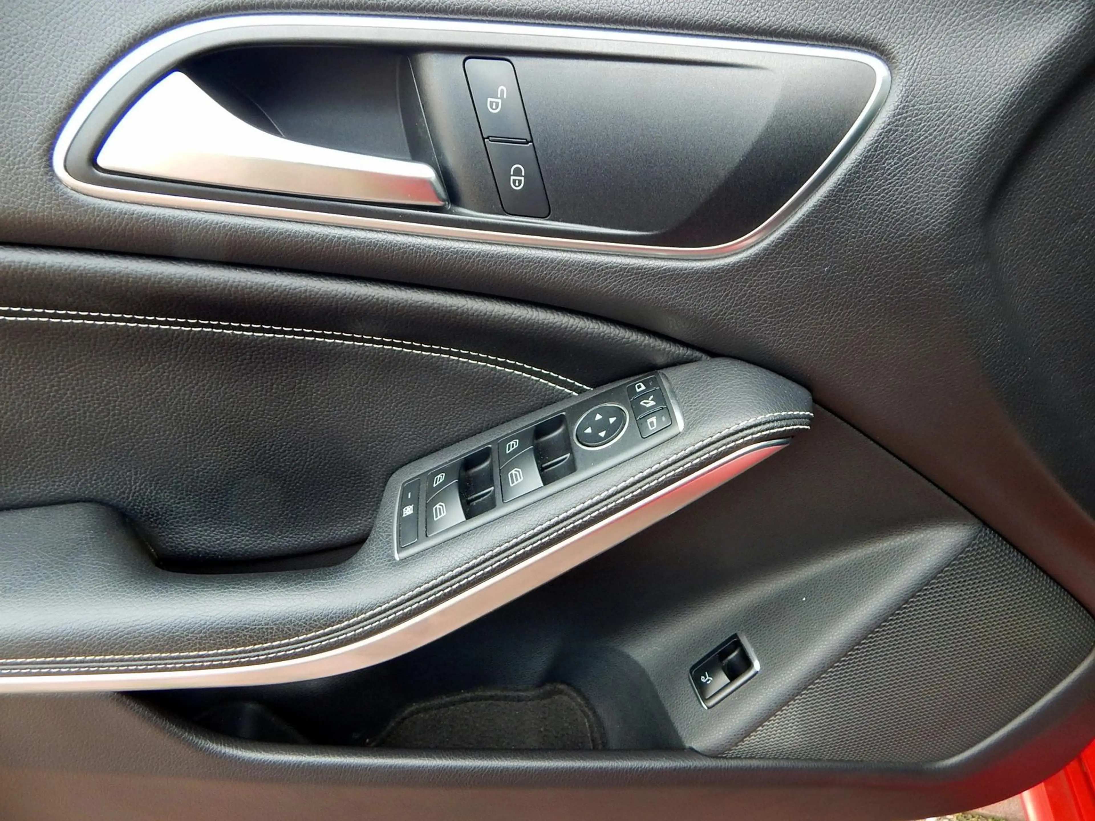 Mercedes-Benz CLA 220 4Matic Urban — photo 11
