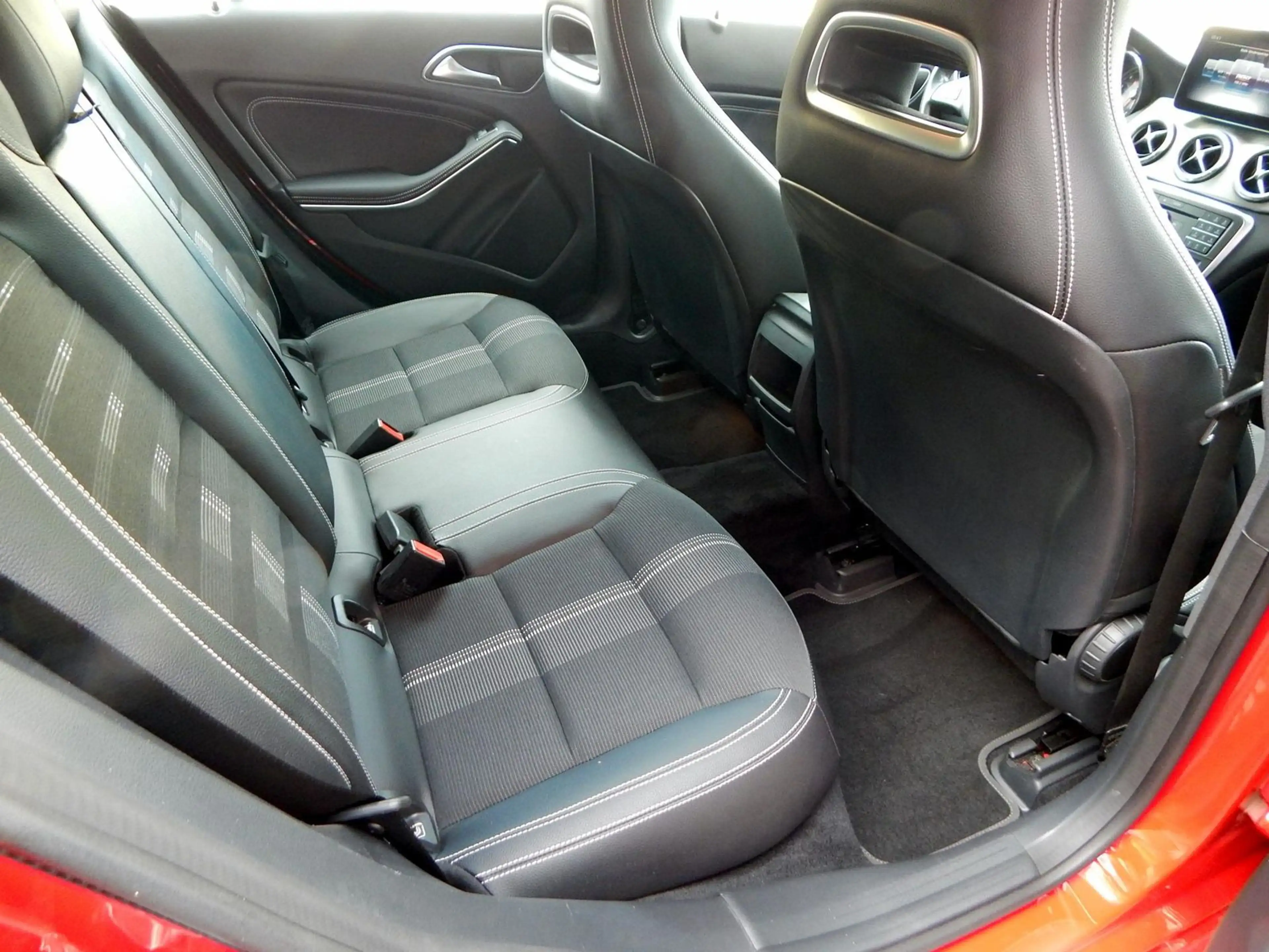 Mercedes-Benz CLA 220 4Matic Urban — photo 7
