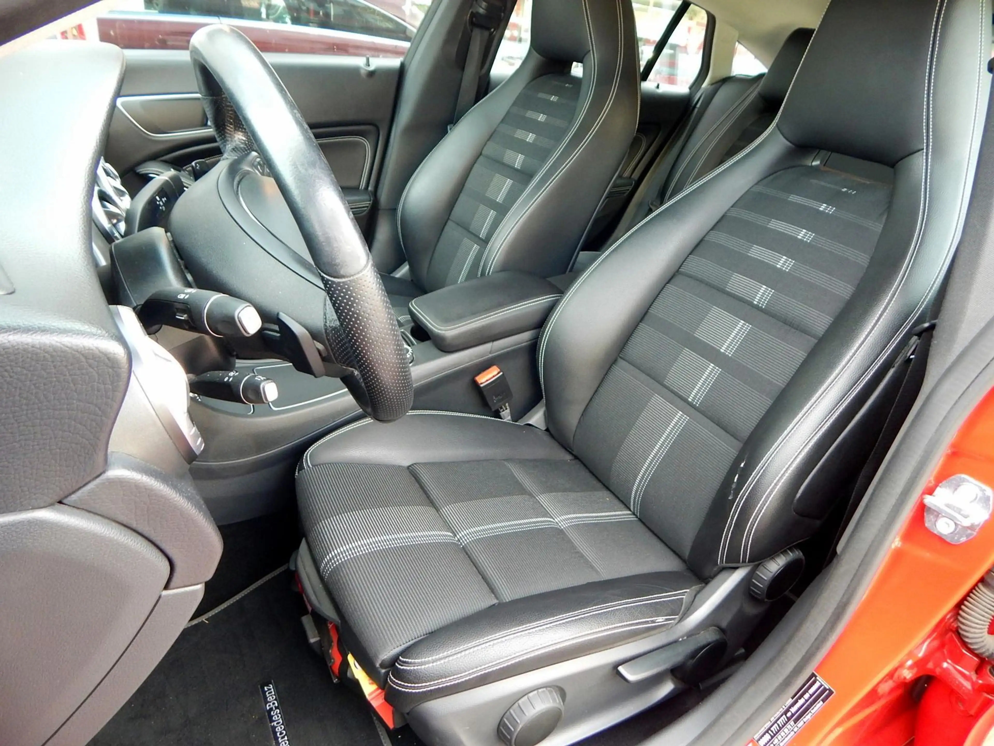 Mercedes-Benz CLA 220 4Matic Urban — photo 12