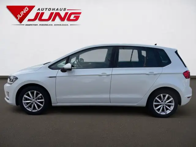 Volkswagen Golf view 3