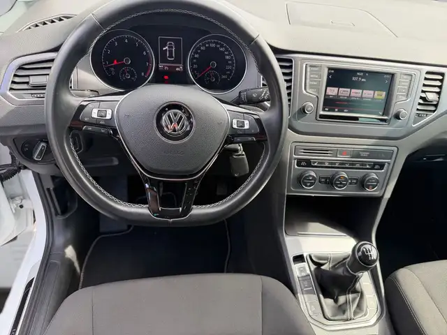 Volkswagen Golf view 13