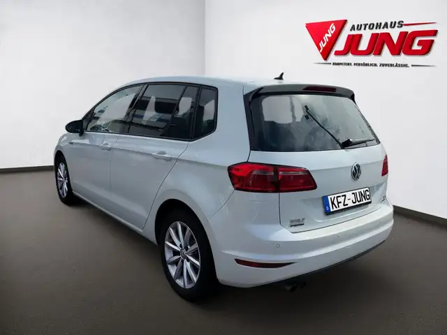 Volkswagen Golf view 4