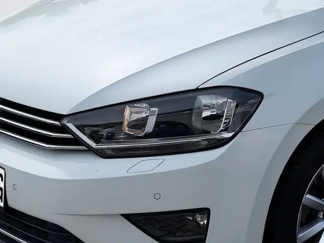 Volkswagen Golf view 2