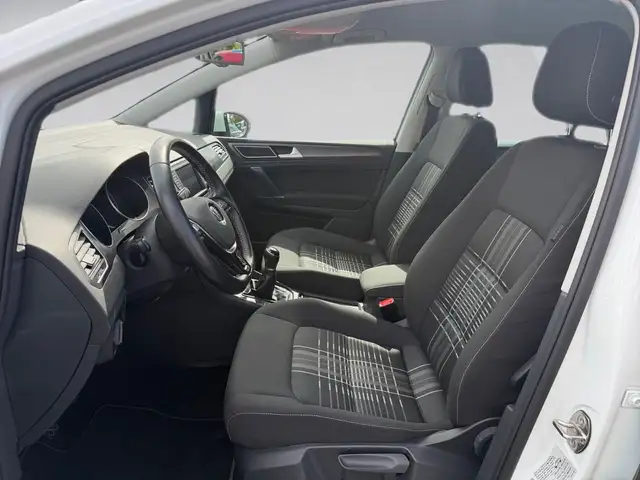 Volkswagen Golf view 11