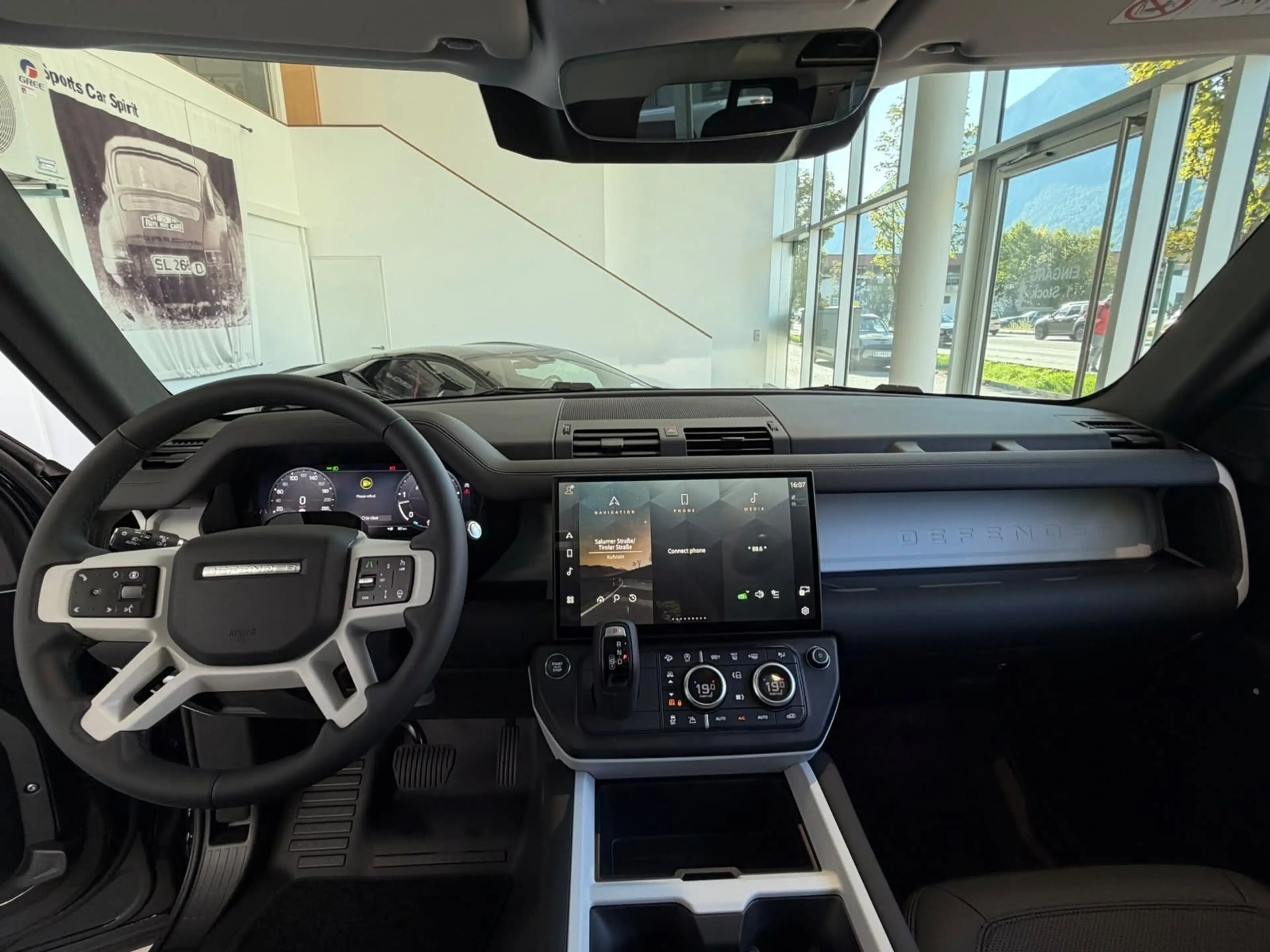 Land Rover Defender 110 S/grau-sw/AHK/Luftfederung/20 — photo 8