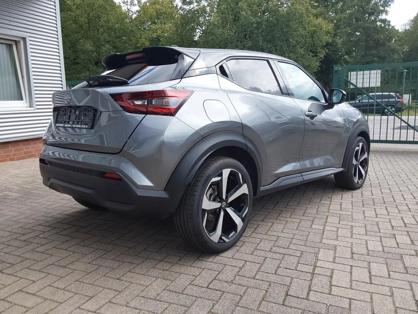 Nissan Juke 1.0 DIG-T Tekna ACC/APP/LED/SHZ/NAV/KAM 84 kW (... Grau - 2