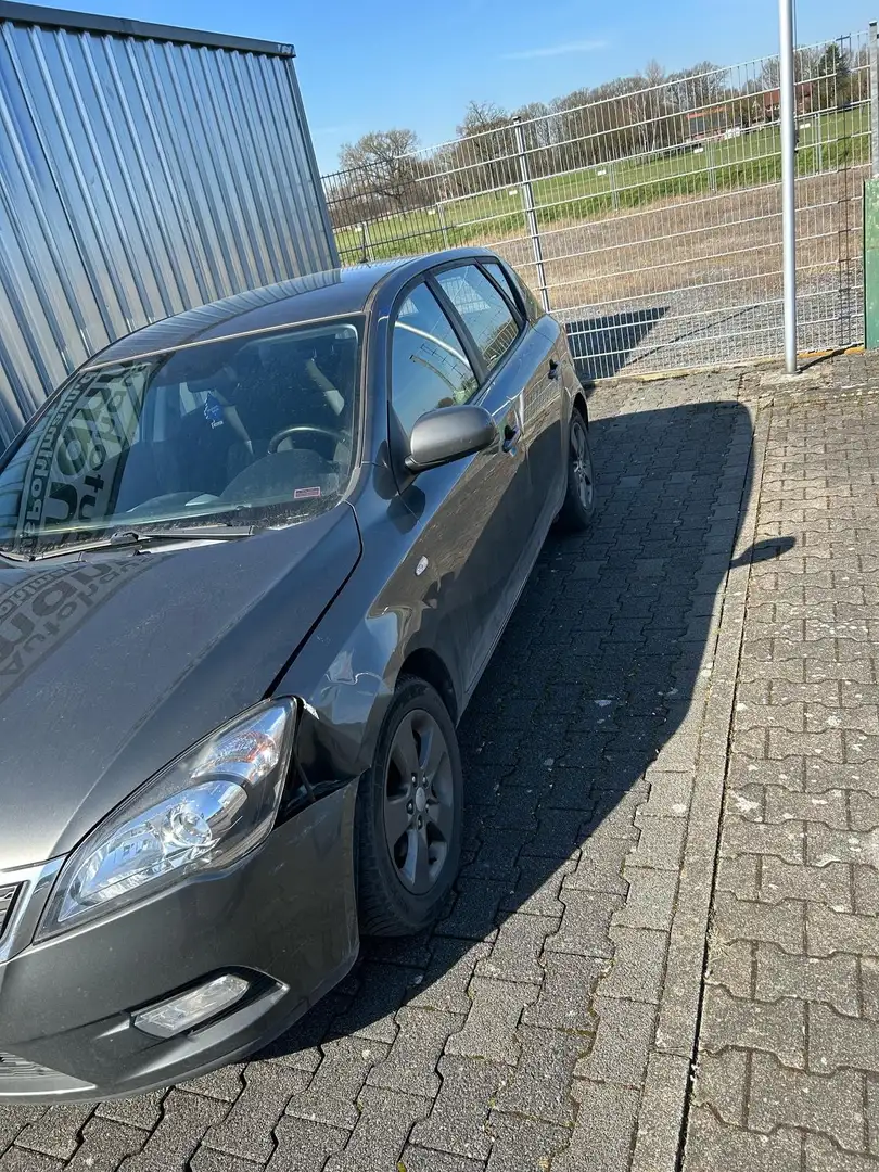 Kia Ceed / cee'd Ceed 1.4 CVVT Spirit Grau - 1