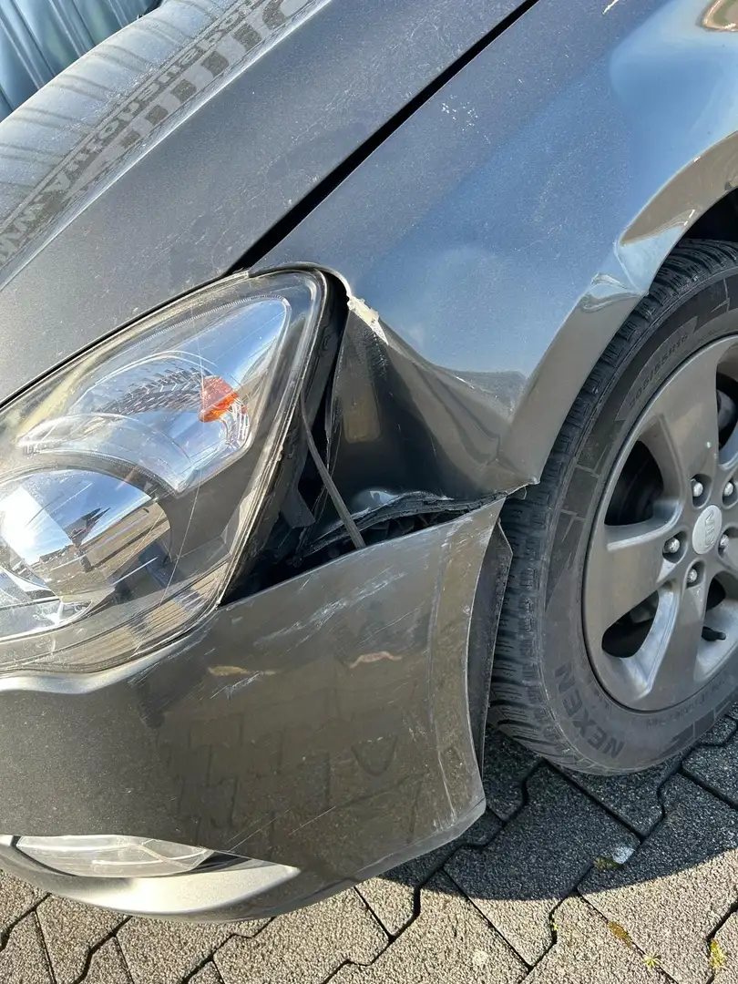 Kia Ceed / cee'd Ceed 1.4 CVVT Spirit Grau - 2